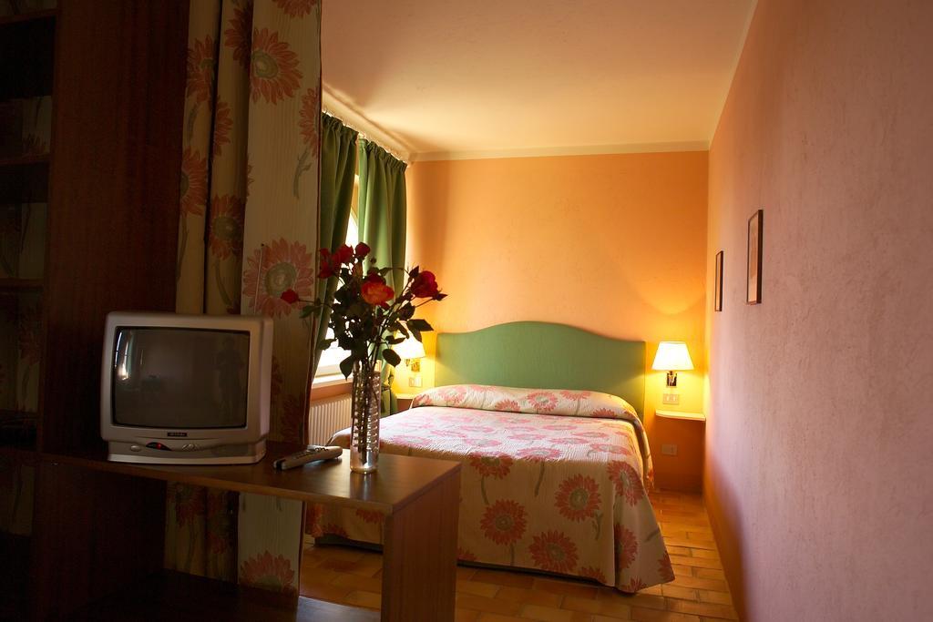 Agriturismo Il Torrione Πινερόλο Δωμάτιο φωτογραφία